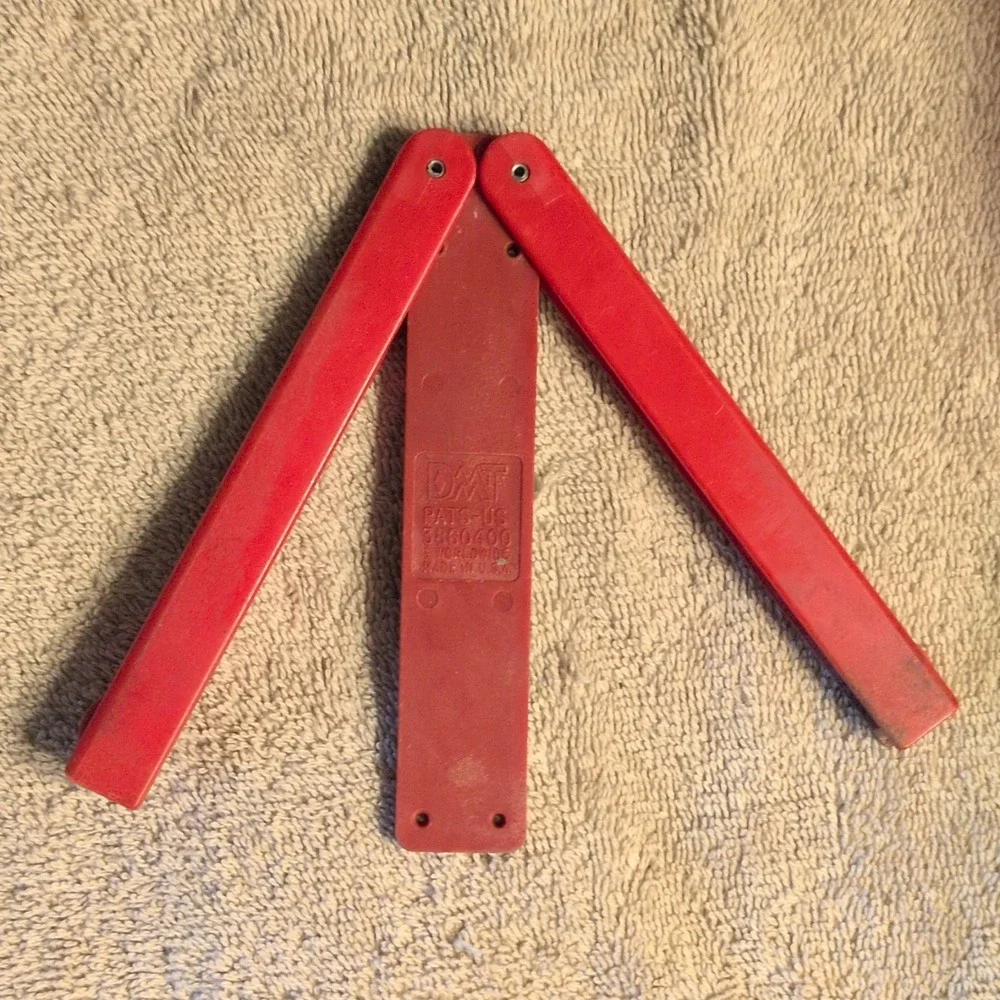 DMT DMT Foldable Knife Sharpening Angle Guide, Red Plastic Handles